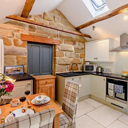 1 Bed In Helmsley 93100 Holiday home
