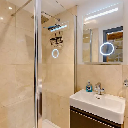 1 Bed In Oc-93100 * Chop Gate